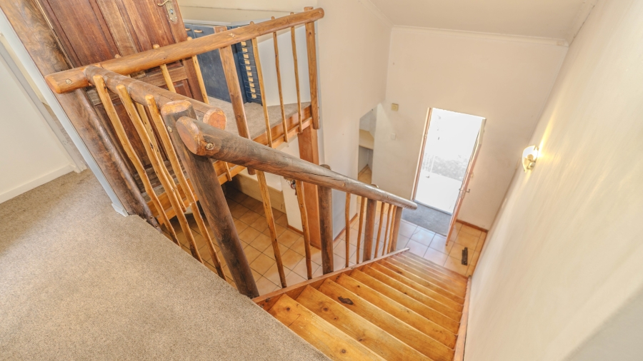 2 Bedroom Property for Sale in Uitzicht Western Cape